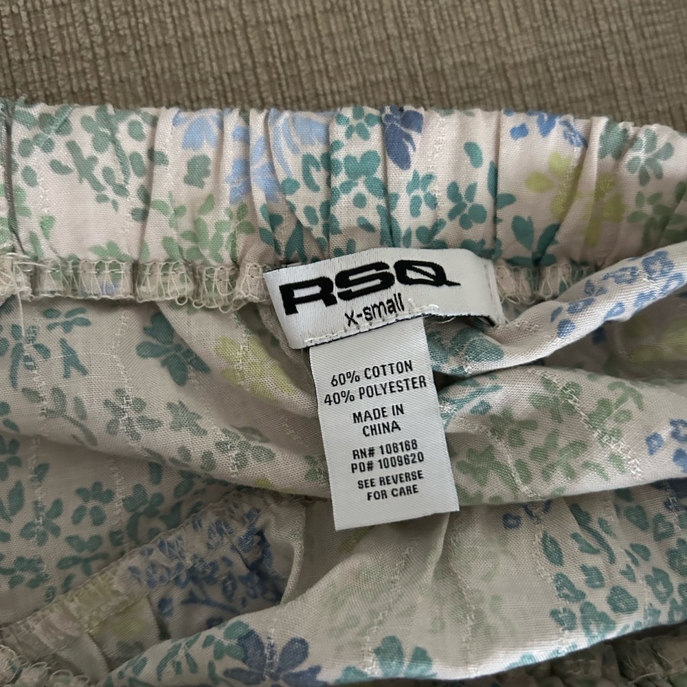 RSQ women’s floral tank top - Picture 2 of 2